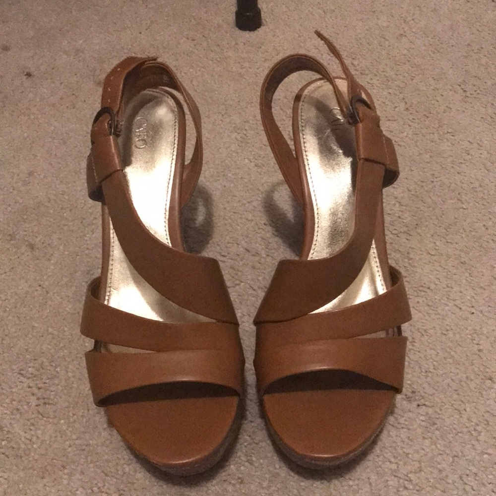 Tan wedges!
